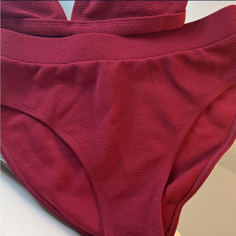 Red bikini set - Picture 2 of 4